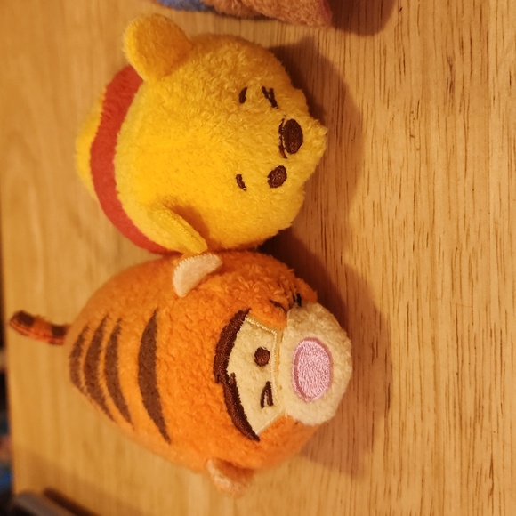 Winnie the Pooh and Friends plush tsum tsums (4) - Picture 2 of 6